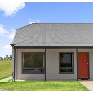 Standard 2 Bedroom Unit 2 Queen